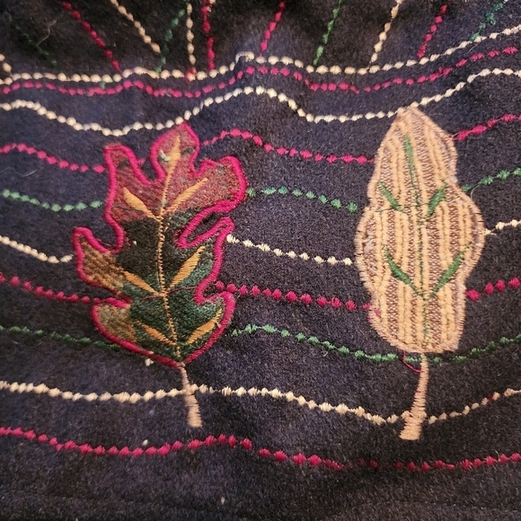 Embroidered Leaf Pattern Vest - Picture 4 of 7